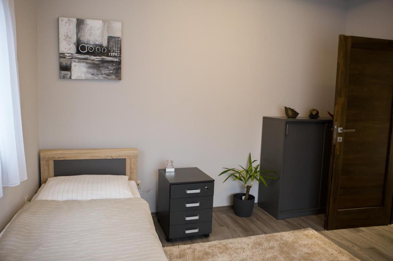 Apartamento Kikelet Apartman Szombathely Exterior foto